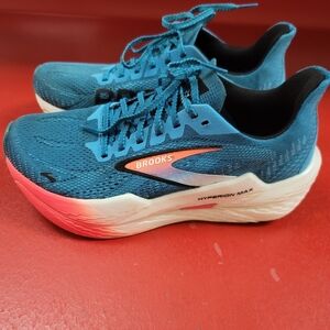 Brooks Hyperion Max size 8